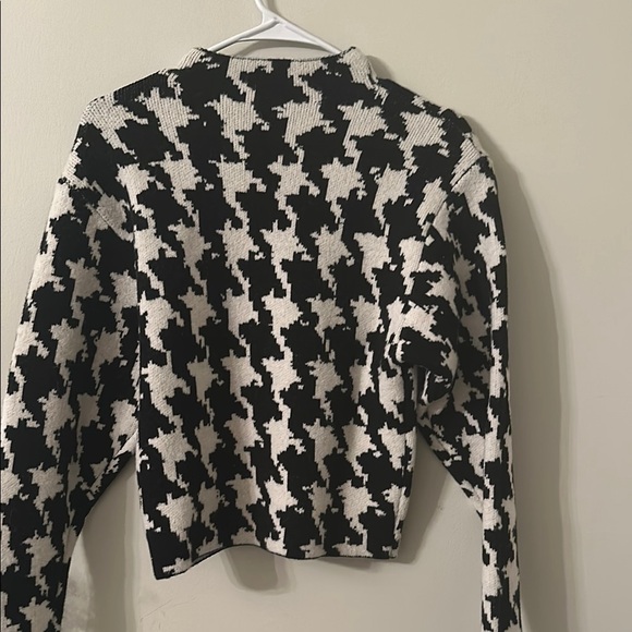 Black and White Houndstooth Sweater - Picture 3 of 3